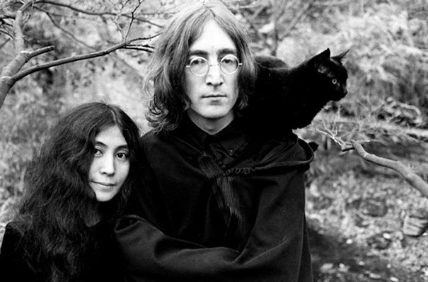 John-Lennon-and-Yoko-Ono-With-a-Black-Feline-Friend