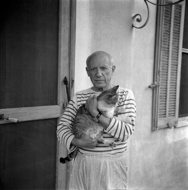 Pablo-Picasso-With-His-Cat-and-Wiener-Dog-Lump