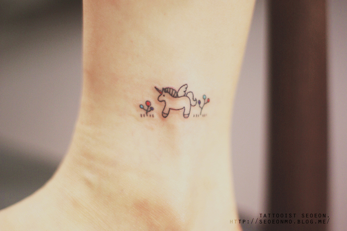 minimalistic-feminine-discreet-tattoo-seoeon-23