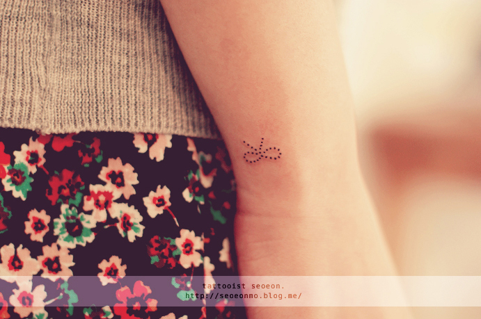 minimalistic-feminine-discreet-tattoo-seoeon-32